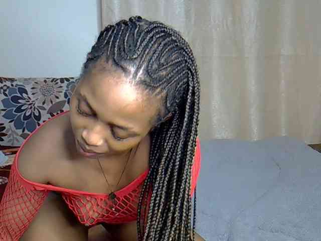 PetiteCaramel webcam