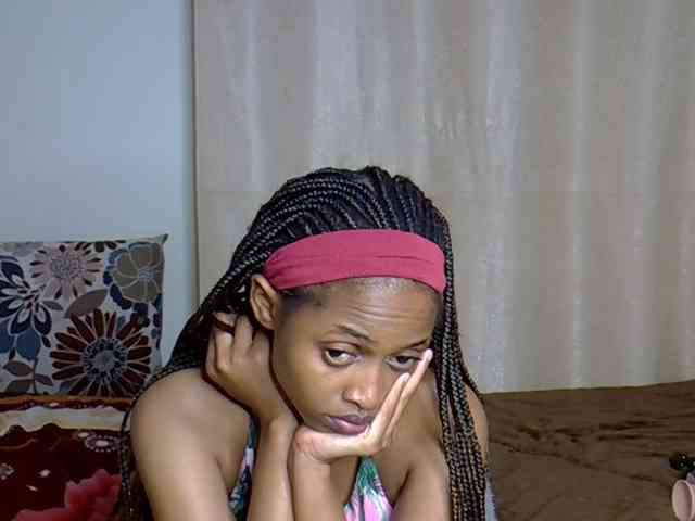 PetiteCaramel webcam