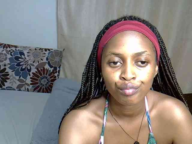PetiteCaramel webcam