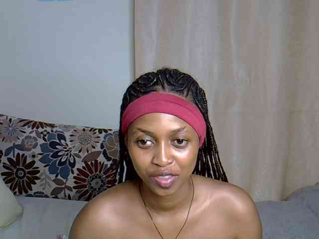 PetiteCaramel webcam