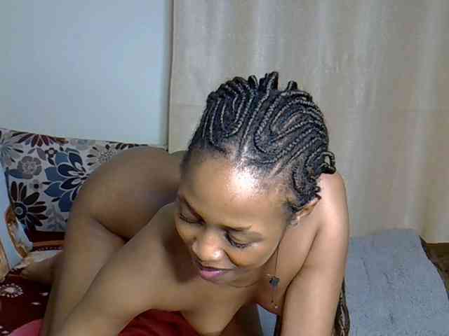 PetiteCaramel webcam