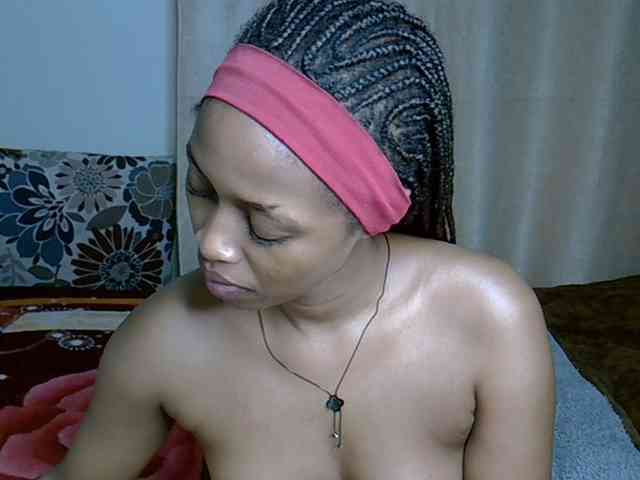 PetiteCaramel webcam