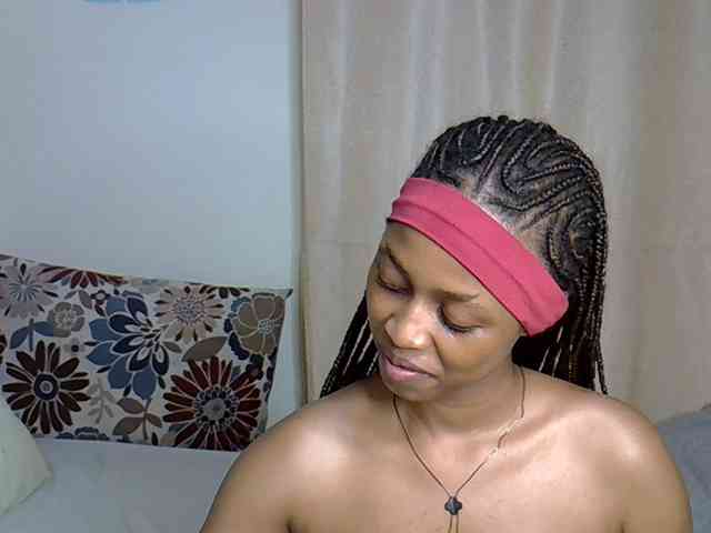 PetiteCaramel webcam