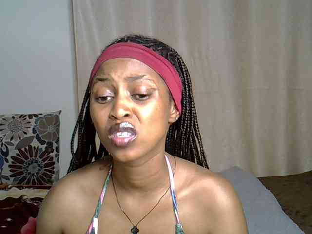 PetiteCaramel webcam