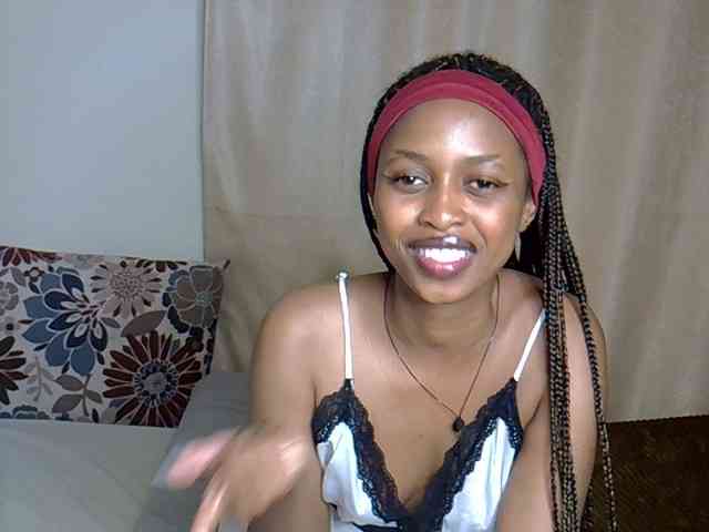 PetiteCaramel webcam