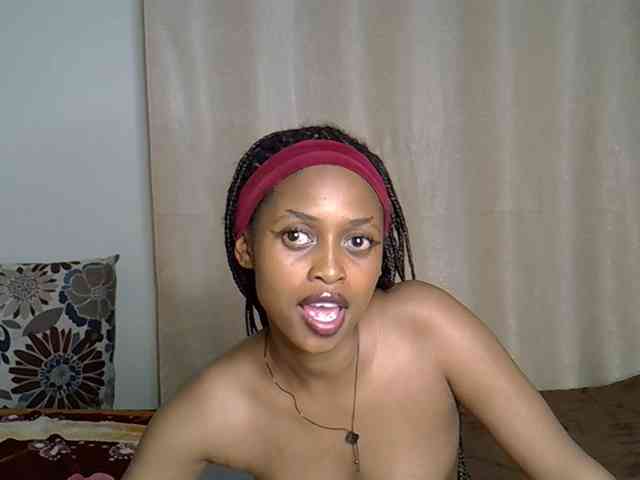 PetiteCaramel webcam