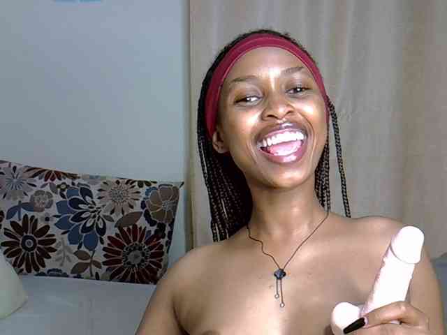 PetiteCaramel webcam