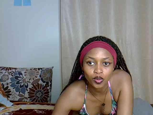 PetiteCaramel webcam