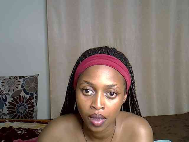 PetiteCaramel webcam