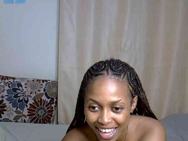 PetiteCaramel webcam