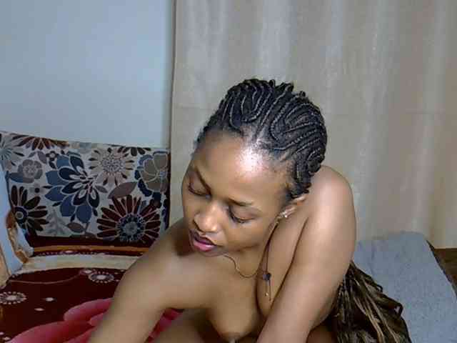 PetiteCaramel webcam