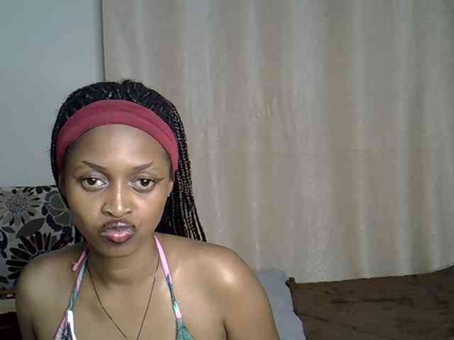 PetiteCaramel webcam