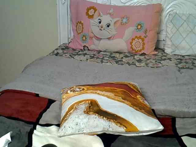 PetiteBunnny webcam