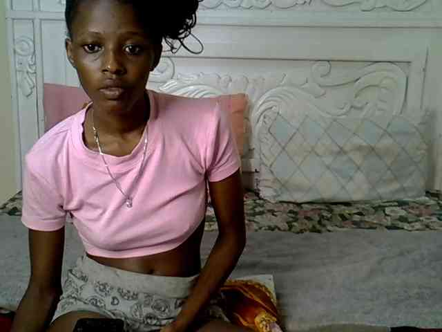 PetiteBunnny webcam
