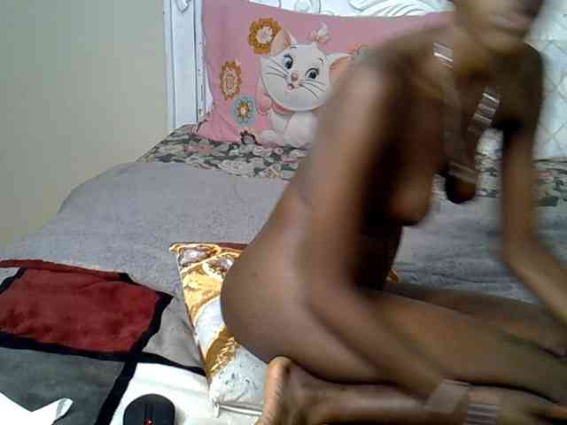 PetiteBunnny webcam