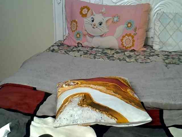 PetiteBunnny webcam