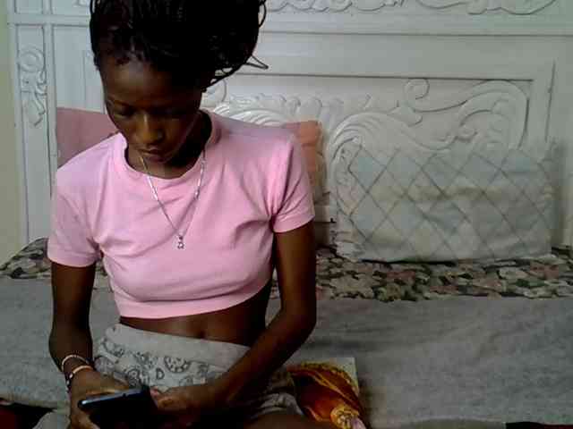 PetiteBunnny webcam