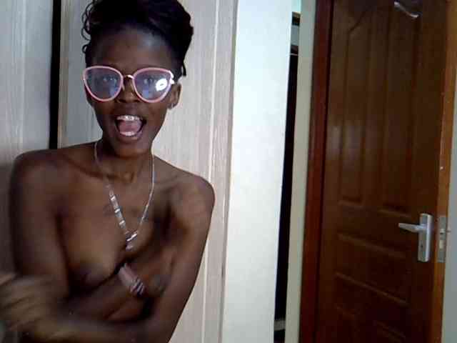 PetiteBunnny webcam