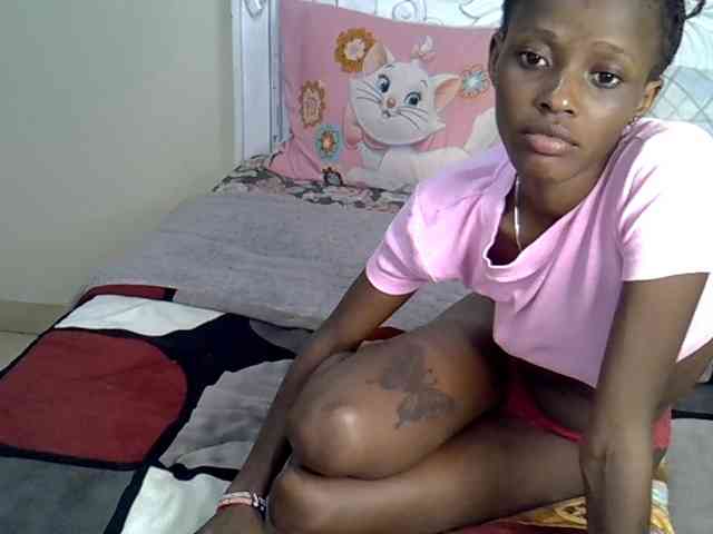 PetiteBunnny webcam