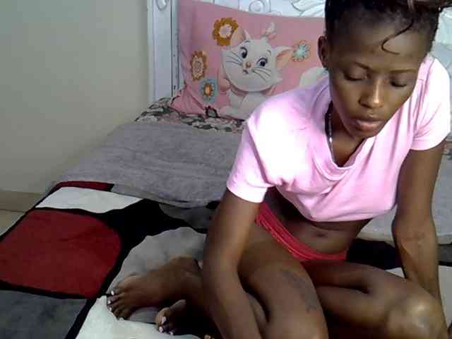 PetiteBunnny webcam