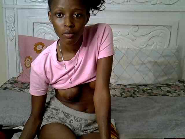 PetiteBunnny webcam