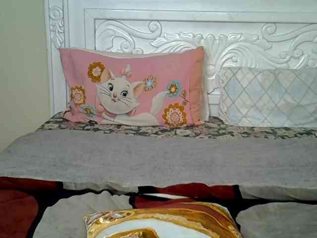 PetiteBunnny webcam