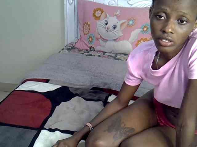 PetiteBunnny webcam