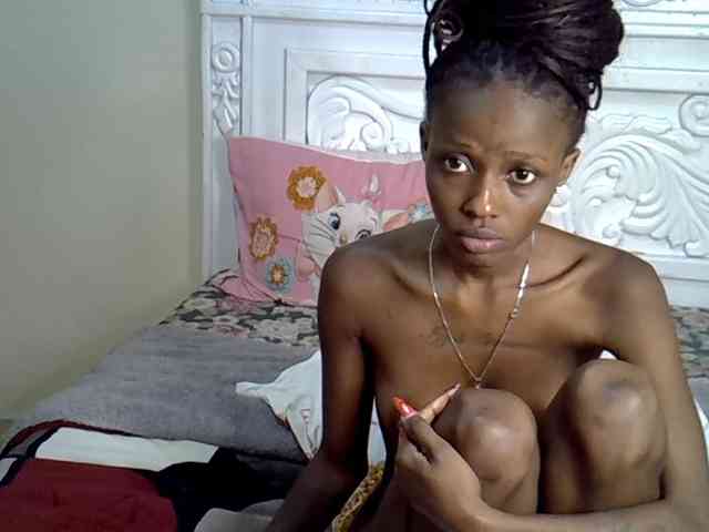 PetiteBunnny webcam