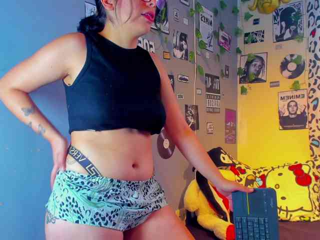 thania777 webcam