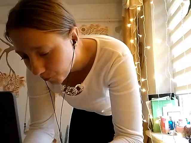 POTATO-GIRL webcam