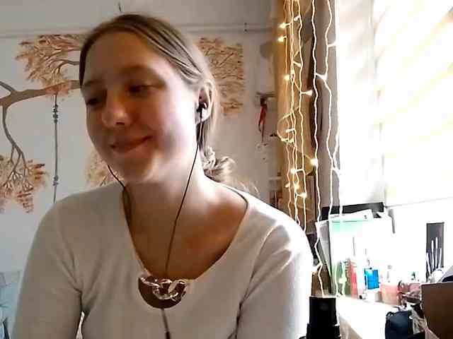 POTATO-GIRL webcam