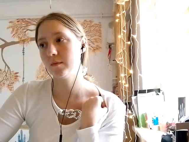 POTATO-GIRL webcam