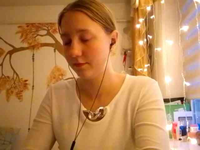 POTATO-GIRL webcam