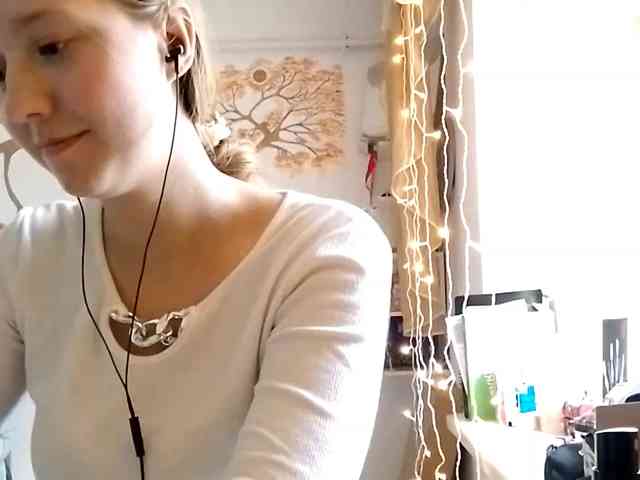 POTATO-GIRL webcam