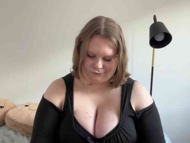 BriannaDoll webcam