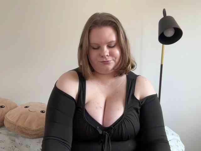 BriannaDoll webcam