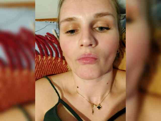 LisaLovHoney webcam