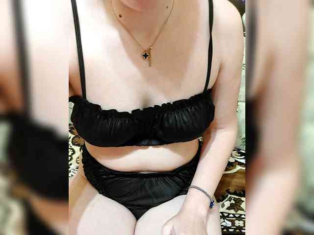 LisaLovHoney webcam