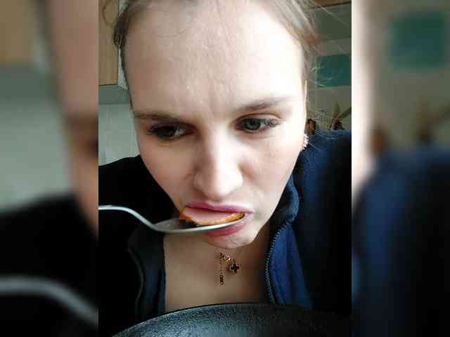 LisaLovHoney webcam