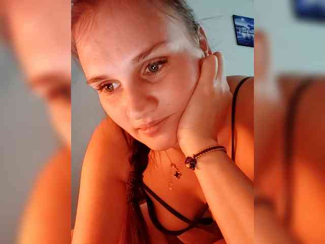 LisaLovHoney webcam