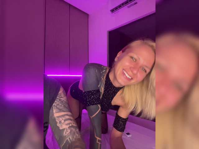 Entra en el chat con el modelo Twins666 Twins666