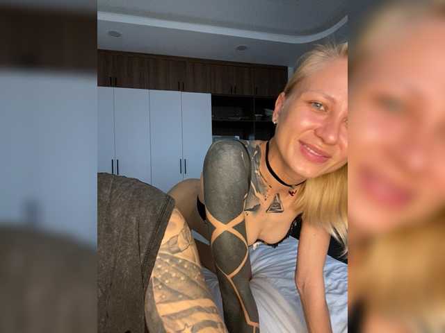 Entra en el chat con el modelo Twins666 Twins666