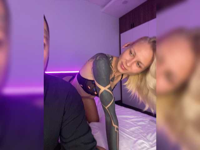 Entra en el chat con el modelo Twins666 Twins666