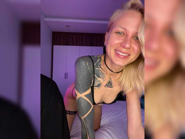 Entra en el chat con el modelo Twins666 Twins666