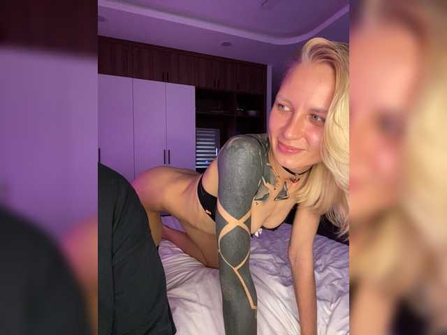 Entra en el chat con el modelo Twins666 Twins666