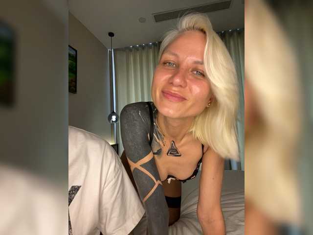 Entra en el chat con el modelo Twins666 Twins666