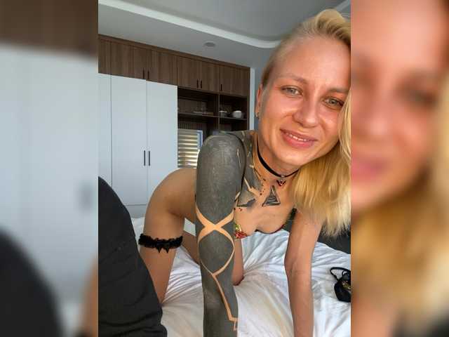 Entra en el chat con el modelo Twins666 Twins666