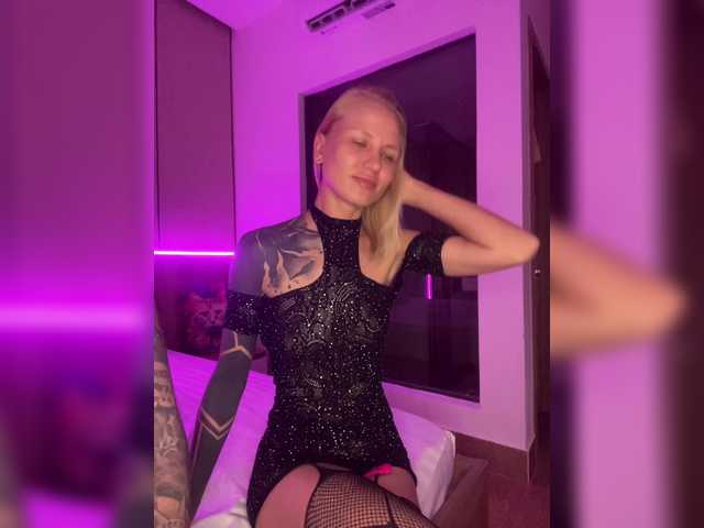 Entra en el chat con el modelo Twins666 Twins666