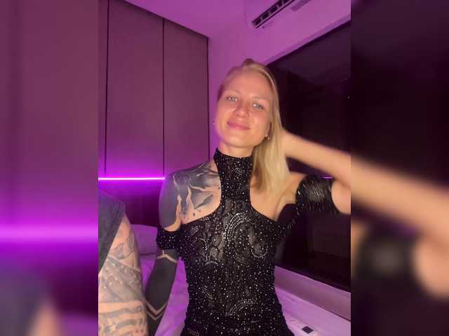 Entra en el chat con el modelo Twins666 Twins666
