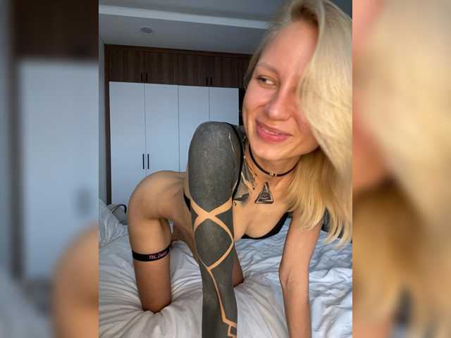 Entra en el chat con el modelo Twins666 Twins666